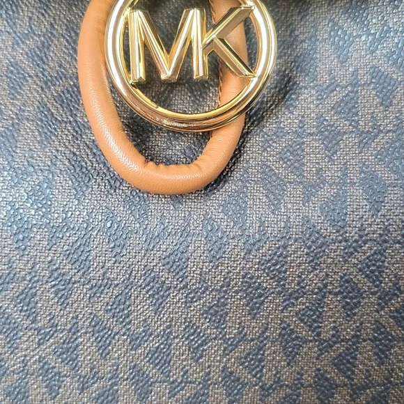 Backpack - Picture 2 of 8